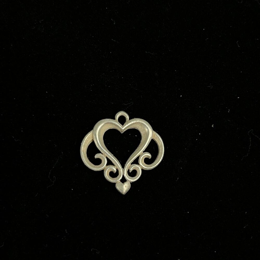 UNIQUE RETIRED JAMES AVERY STERLING SILVER OPEN CUT FILIGREE SCROLL HEART CHARM